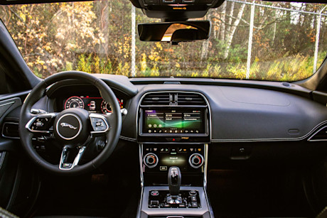 Jaguar XE 2020 : essai routier Body Image