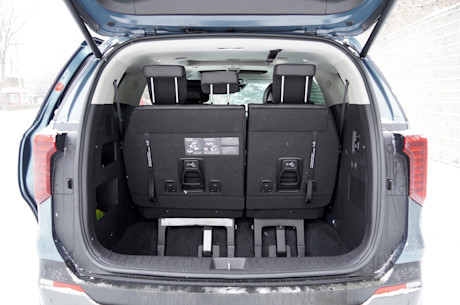 Kia Carnival Hybride SX+ 2025 : essai routier Body Image