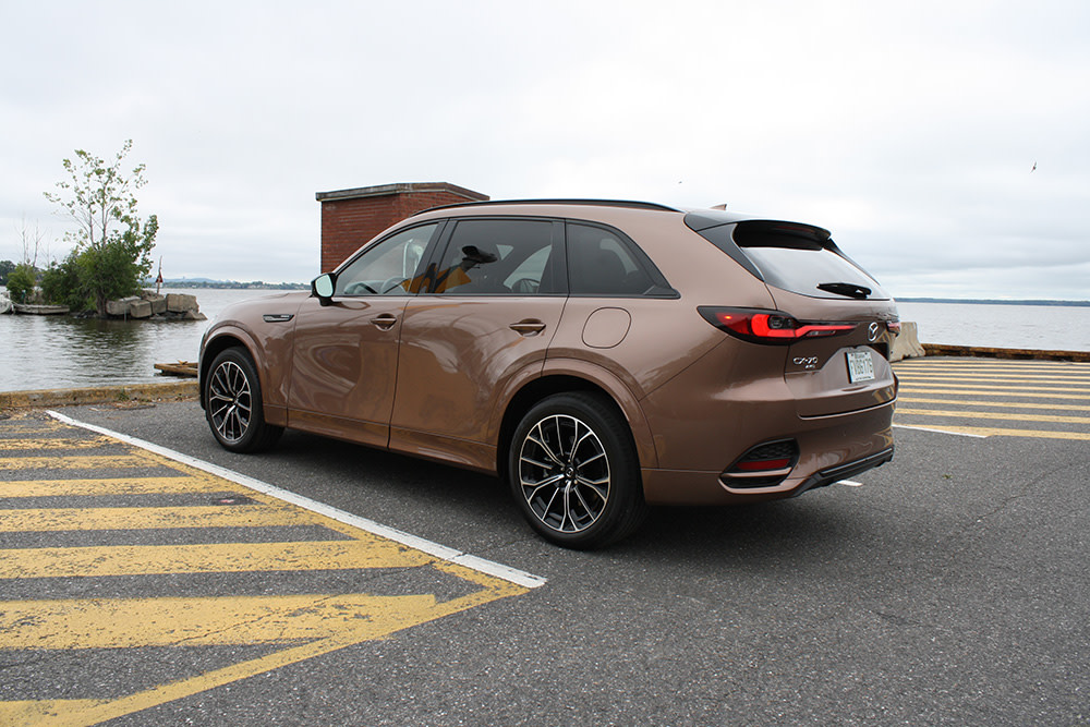 Mazda CX-70 PHEV GT 2025 : essai routier Body Image