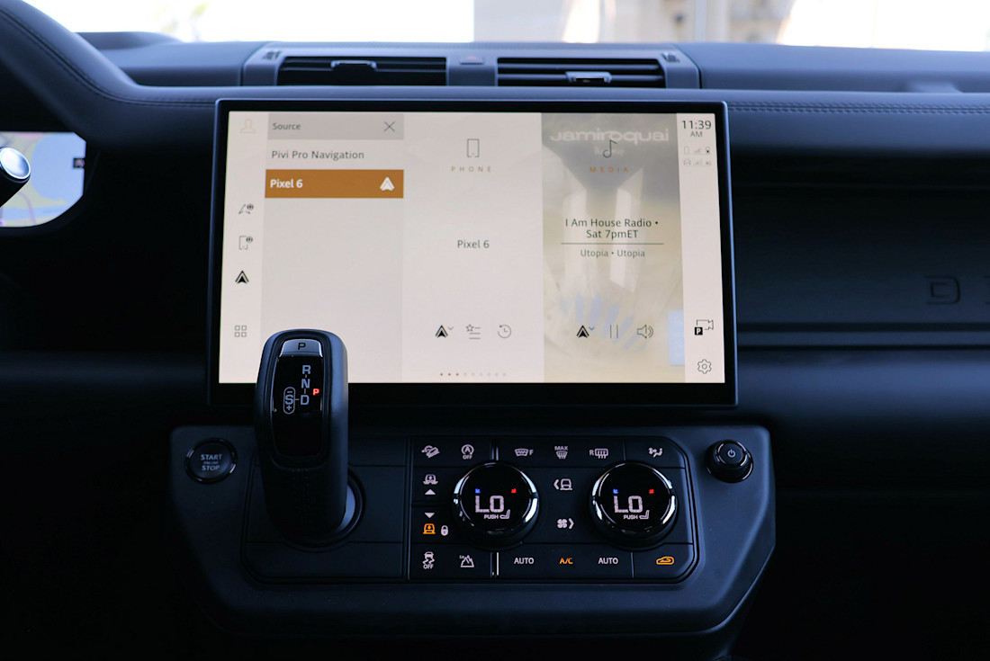 2026 Land Rover Defender Octa Review - Interior - Infotainment.jpg