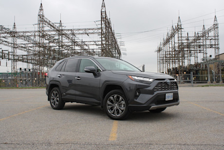 Kia Sportage HEV 2023 vs Toyota RAV4 Hybride 2022 : match comparatif Image