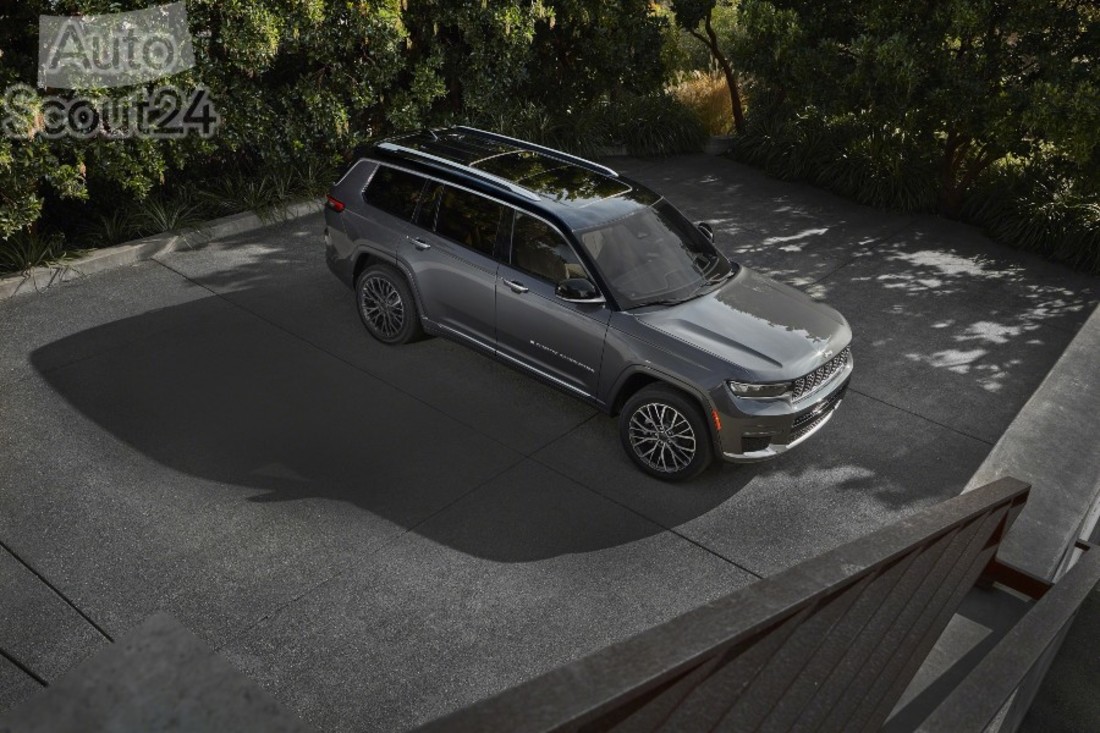 JeepGrandCherokeeLSummitReserve_5 (2).jpg