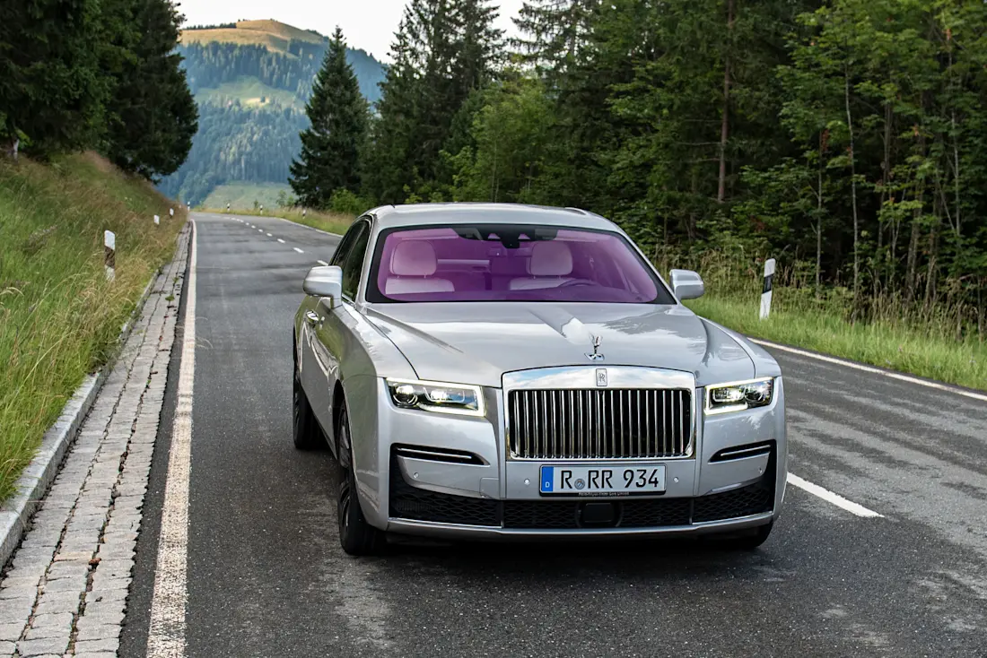Rolls-Royce-Ghost-Front-Road Rolls-Royce-Ghost-Front-Road