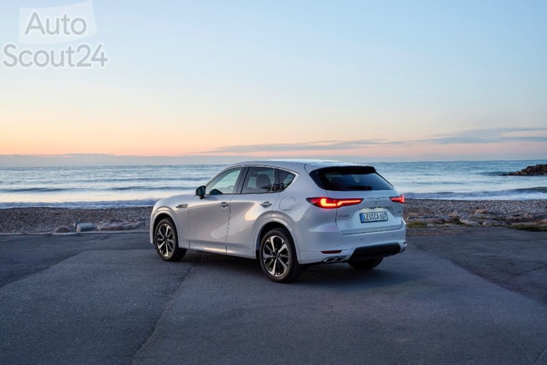 2022_mazda_cx-60_barcelona_rw_still_05_highres(1).jpg