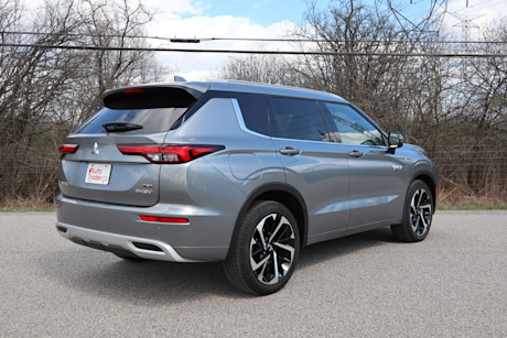 Editorial 2024 mitsubishi outlander phev gt premium 18
