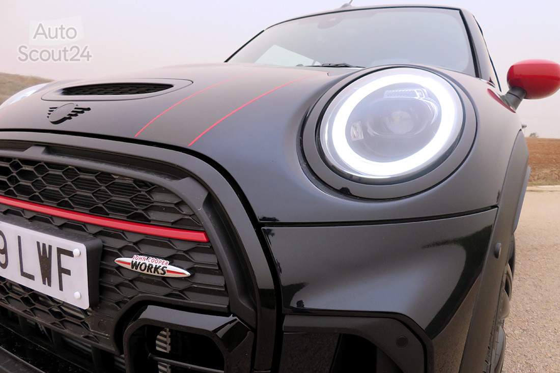 9_mini cabrio jcw_faro.JPG