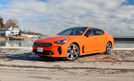 Editorial 2021 kia stinger gt limited neon orange 02 pb