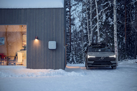 339533-volvo-ex30-cross-country-with-swedish-winter-cabin-42c03a-2360ff