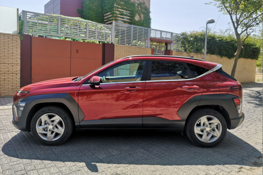 hyundai-kona-2023-1-0-mhev-tecno-review-autoscout24 (25).jpg