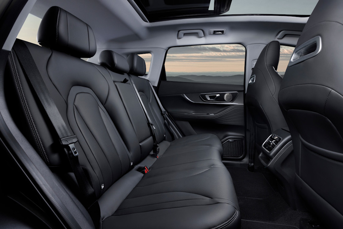 Ebro-S700-2025-interior (5).jpg