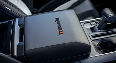 Editorial 2023 f 150 raptor r interior 06