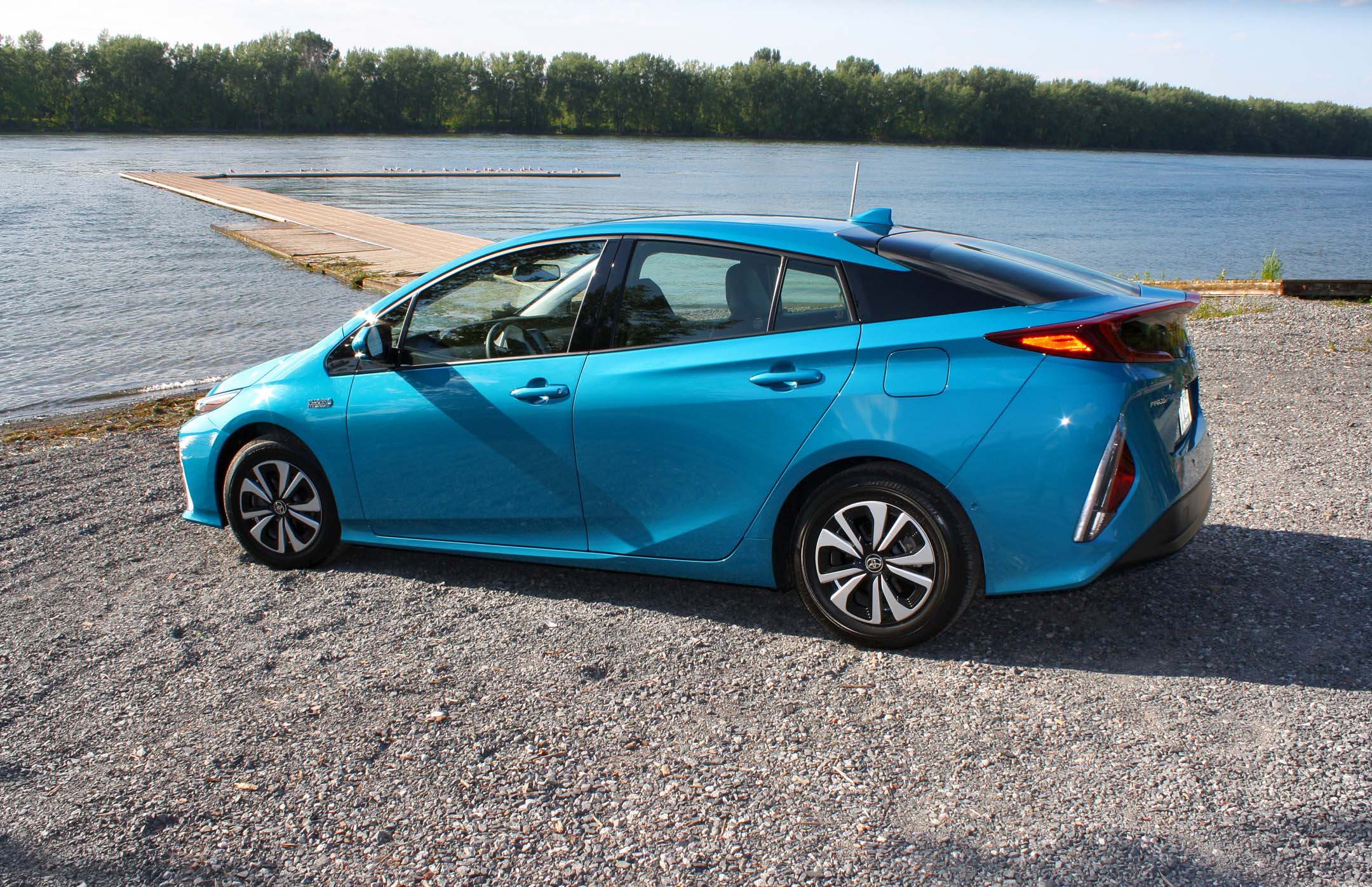 2017 Toyota Prius Prime Test Drive Review - AutoTrader.ca