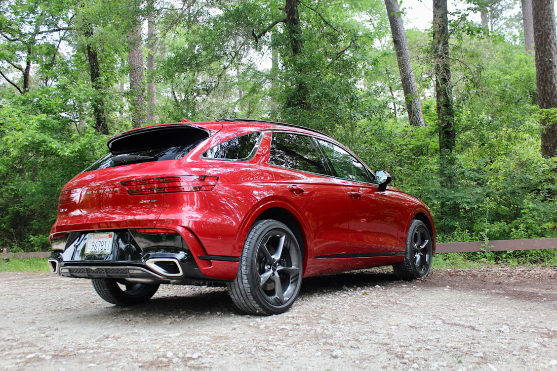 Editorial 2026 genesis gv70 35t sport awd fd pb 250405 7