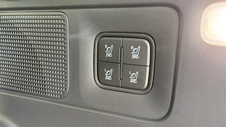 2026 Hyundai Ioniq 9 vs VinFast VF 9 Comparison Test + Video Body Image