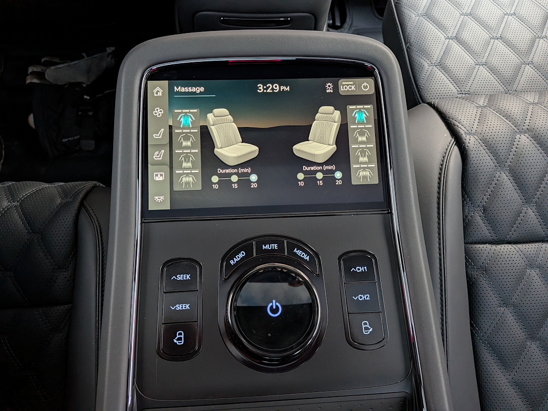 2026 Genesis G90 Black Edition - TD - SBe - 260327 - 31.jpg