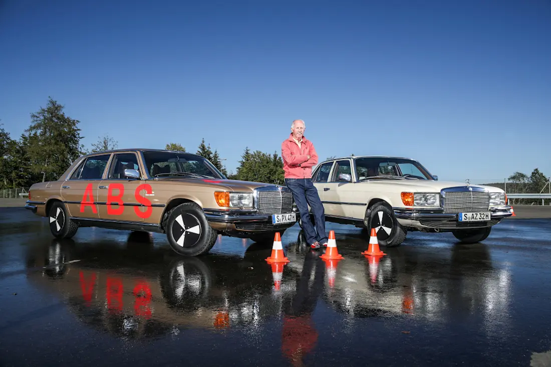 mercedes-s-class-airbag (1) mercedes-s-class-airbag (1)