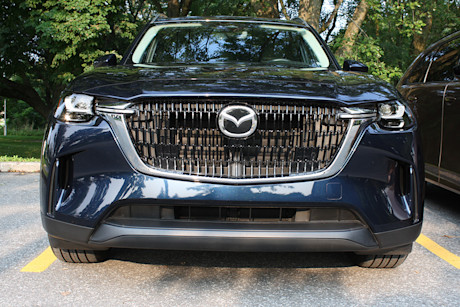 Match comparatif des VUS intermédiaires hybrides rechargeables, Édition 2024: Mazda CX-90 PHEV 2024 vs Mazda CX-70 PHEV 2025 Image