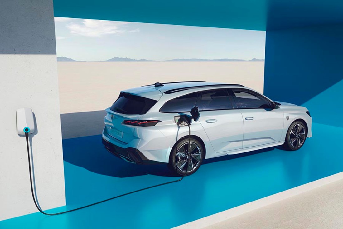 peugeot_e308_2022_ (4).jpeg