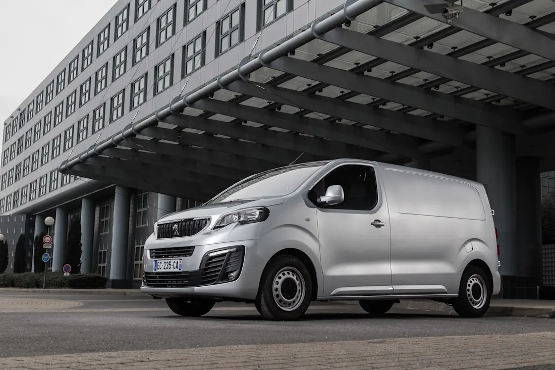 Die Transporter Peugeot Expert, Citroen Jumper und Toyota Proace sind baugleich.  Die Transporter Peugeot Expert, Citroen Jumper und Toyota Proace sind baugleich.