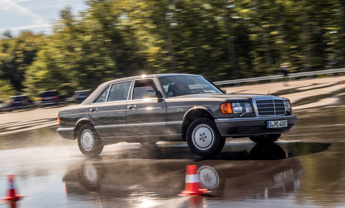 8j4Aj5eWA4dMXO6Fyqz5C-31816c9c168d063aa5cd3aa34bf8e113-mercedes-benz-560-side-1100