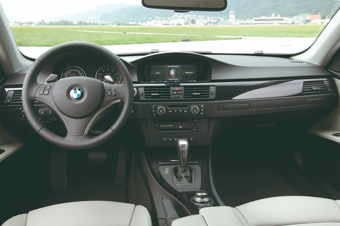 P0029977bmw 335interior