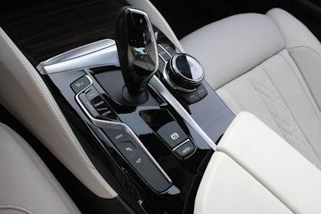 Editorial 2018 bmw 530e chase 0024