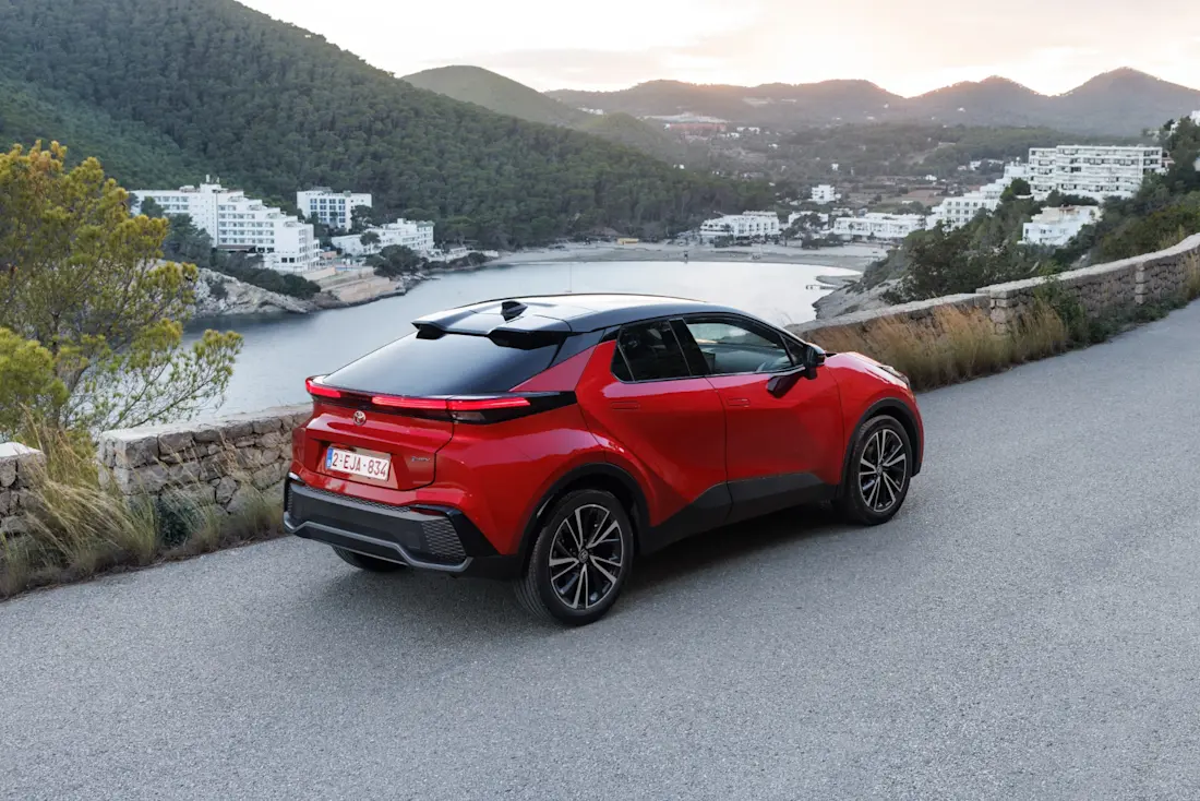 toyota c-hr hev 214