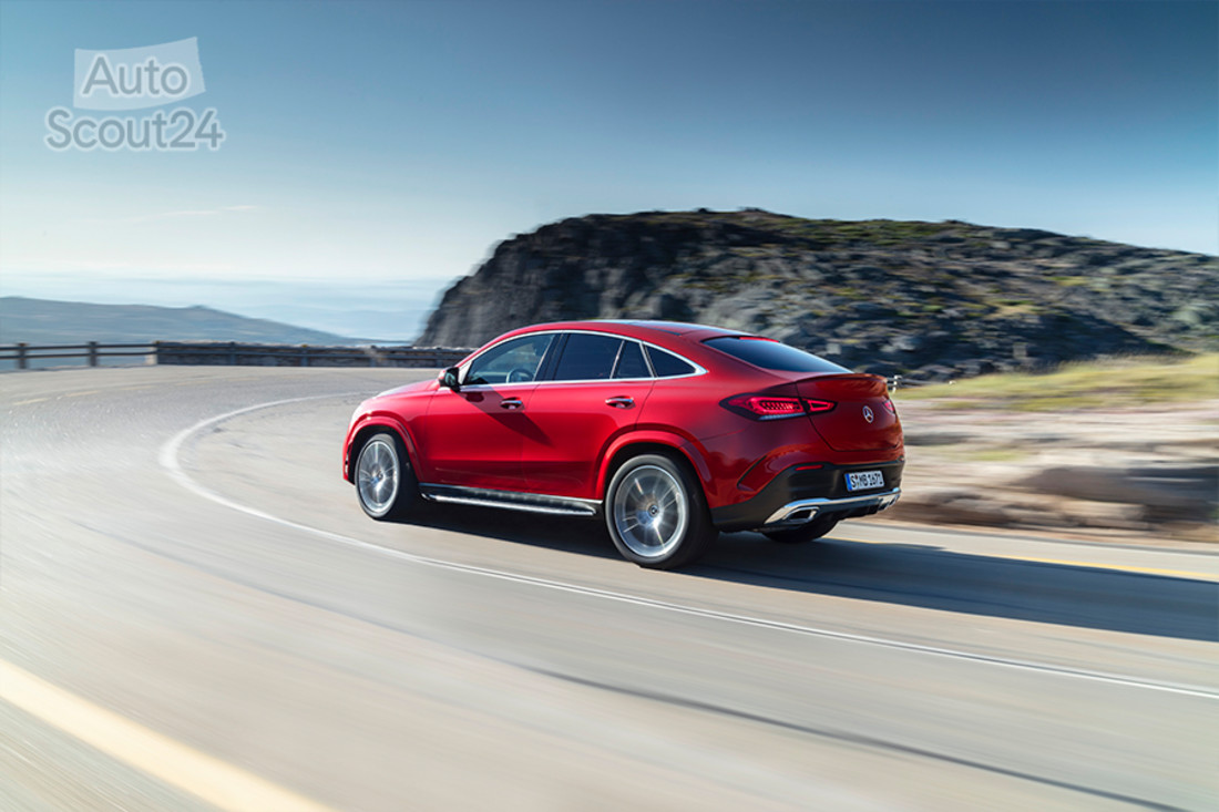 foto mercedes benz gele coup‚ curva.jpg