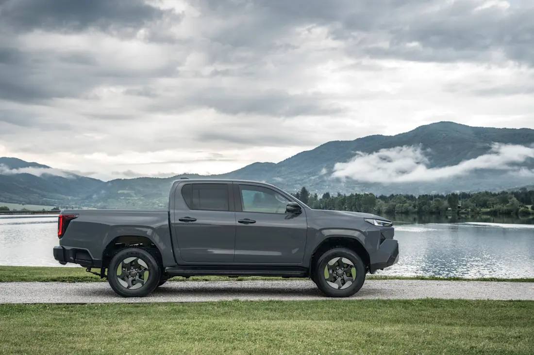 AS24 Toyota Hilux 01