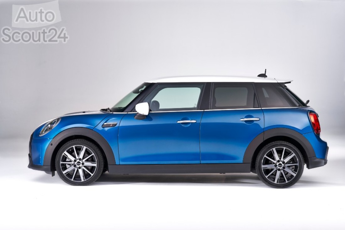 P90411806_highRes_mini-cooper-s-5-door (1).jpg