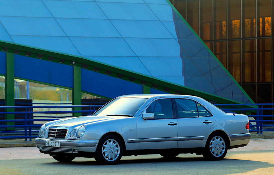 Mercedes-Benz E 320 2