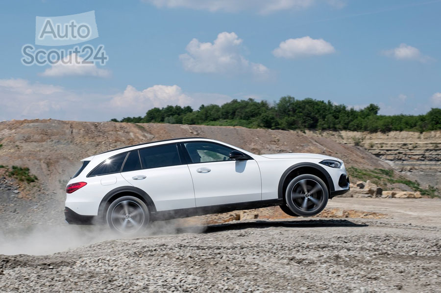 Mercedes-Benz-C-Class_All-Terrain-2022-1600-11.jpg