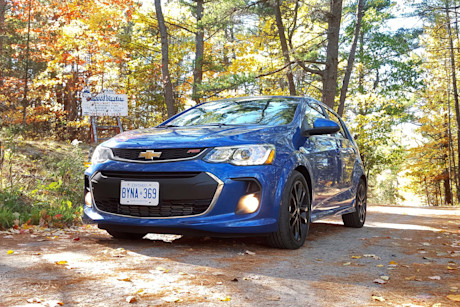 Editorial 2017 chevrolet sonic 5 door premier auto 02 jp