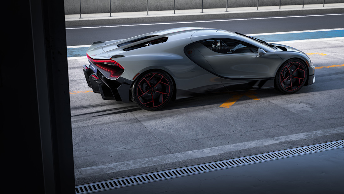 je-raadt-nooit-hoeveel-uitlaten-deze-peperdure-supercar-heeft-2025-01.jpg