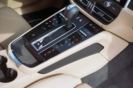 Editorial 2022 porsche macan 19 di