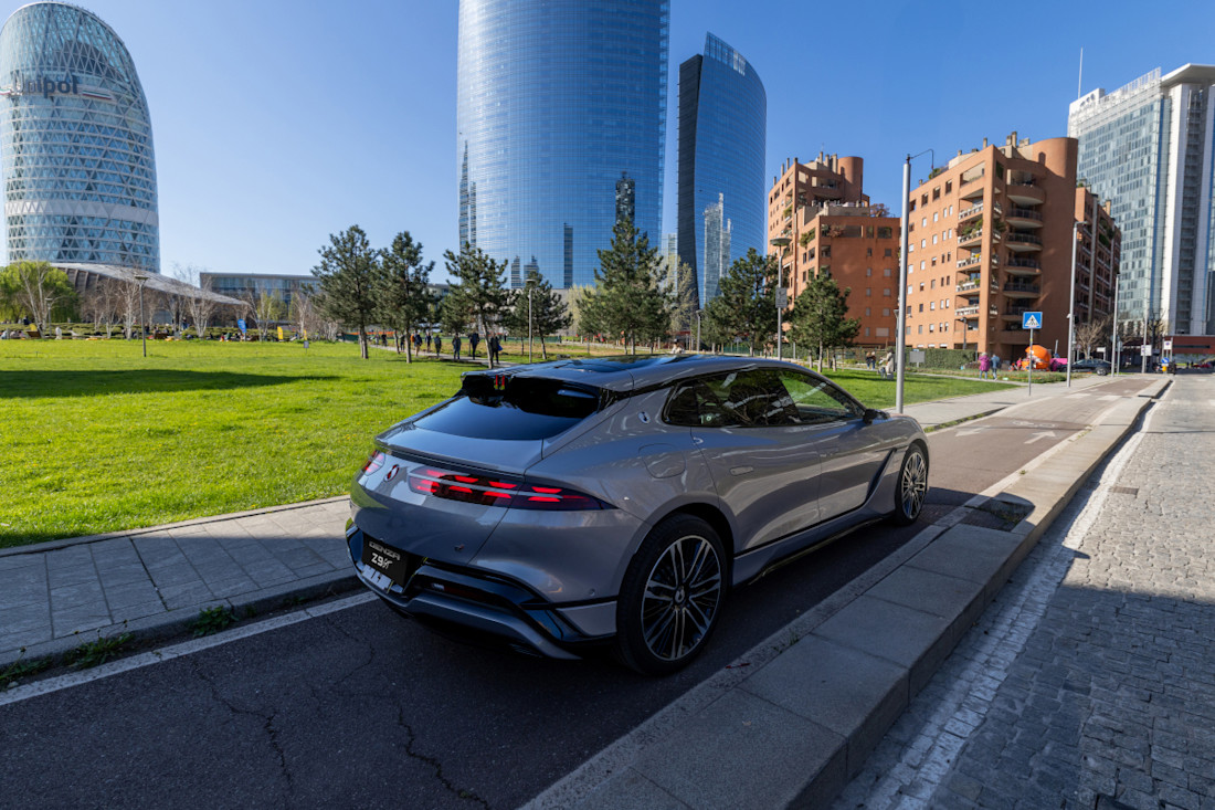 Denza-Z9GT-coche-premium-chino (6).jpg