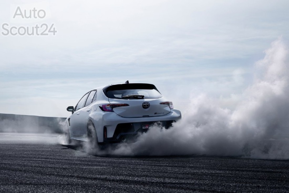Toyota-GR_Corolla-2023-1280-0b.jpg