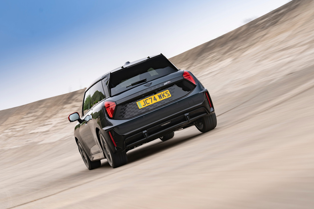 P90571665_highRes_the-mini-john-cooper.jpg