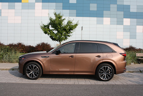 Match comparatif des VUS intermédiaires hybrides rechargeables, Édition 2024: Mazda CX-90 PHEV 2024 vs Mazda CX-70 PHEV 2025 Image