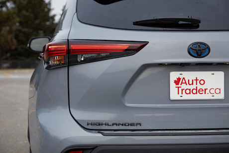 Editorial 2024 toyota highlander hybrid xle awd td 240425 13 jk