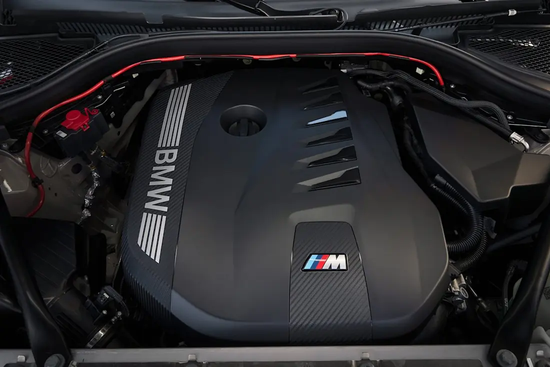 BMW hält am Reihensechszylinder fest. Neben einem 3,0-Liter-Benziner, gibt es auch einen 3,0-Liter-Diesel.  BMW hält am Reihensechszylinder fest. Neben einem 3,0-Liter-Benziner, gibt es auch einen 3,0-Liter-Diesel.