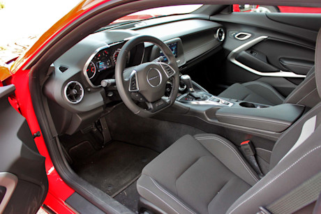 Editorial 2017 chevrolet camaro coupe 1lt 15 dh