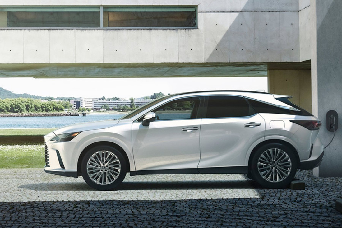 Lexus-RX-2023-1600-0b.jpg