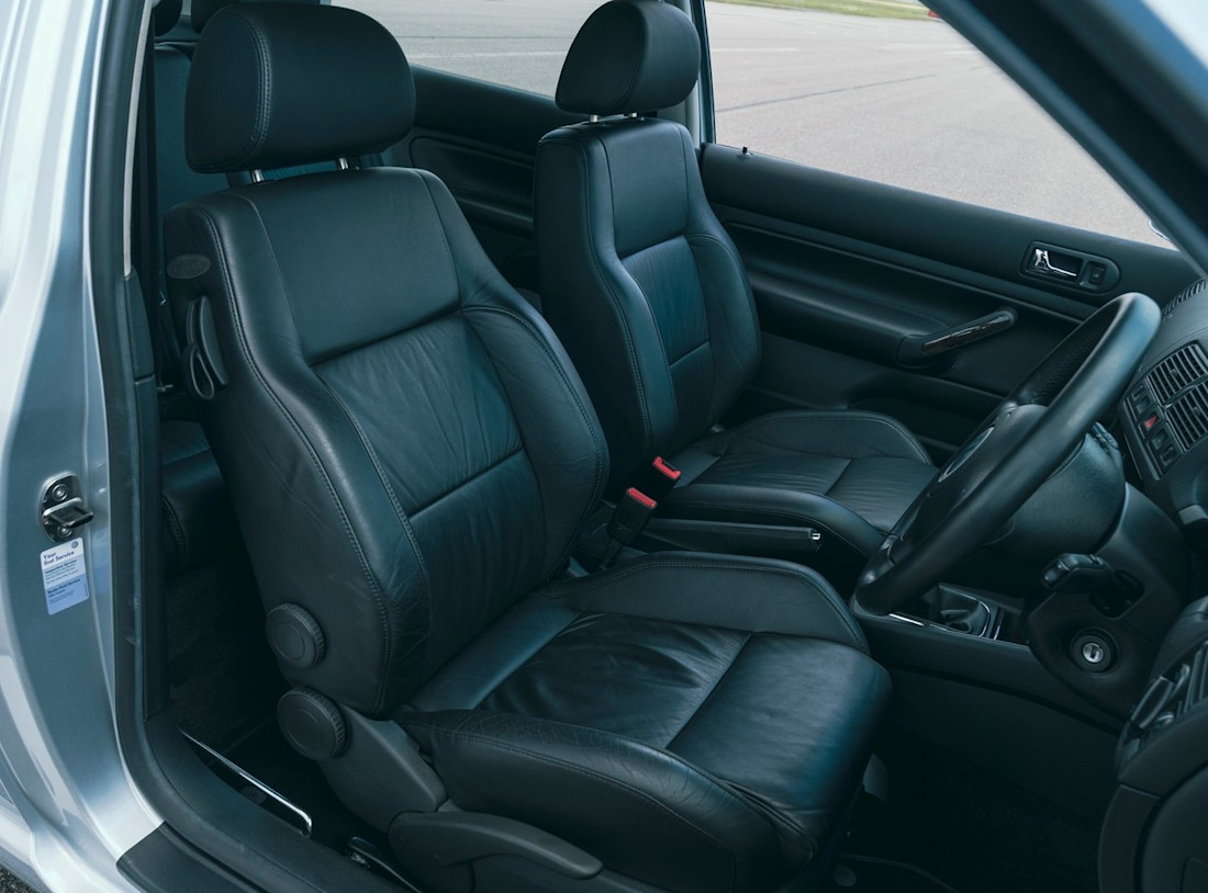 volkswagen-golf-4-seats