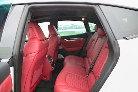 Editorial 2019 maserati levante gts 10 jw