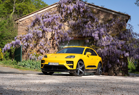 Editorial 2024 porsche macan turbo electric fd 240423 03 jw