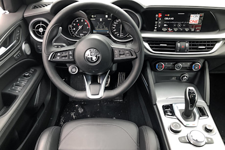 Editorial 2022 alfa romeo stelvio veloce 12 pb