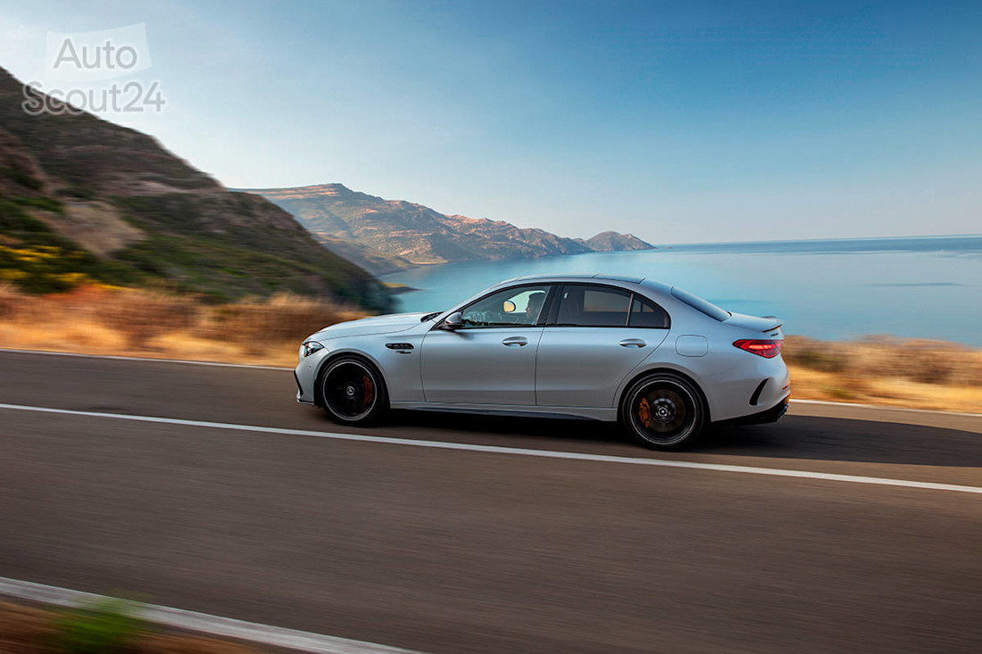 Mercedes-AMG C63 S EPerformance 2022 (8).jpg