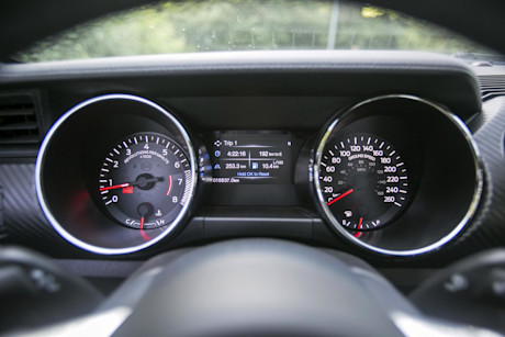 Editorial 2015 ford mustang v6 12 rf