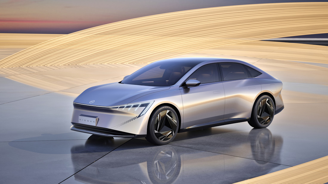 met-deze-twee-strakke-sedans-gaat-nissan-de-suv-gekte-te-lijf-2024-06.jpg